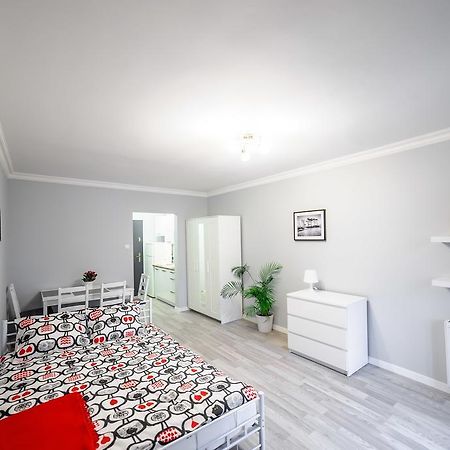 Apartament Grojecka Korotynskiego Lägenhet Warszawa Rum bild